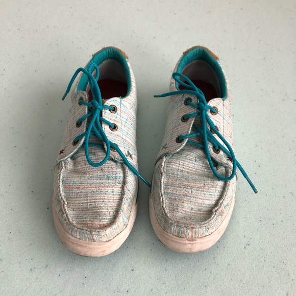 twisted tennis shoes